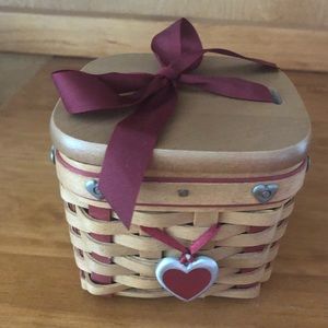 2002 Small Sweetest Gift “Sweetheart Basket”